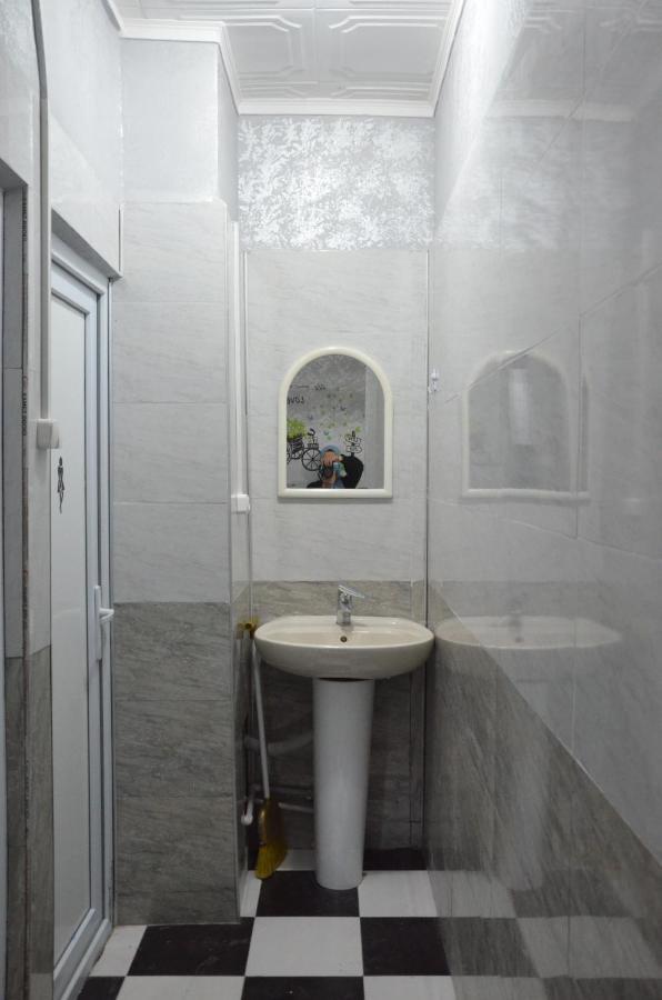 Hostel California Batumi Exterior photo