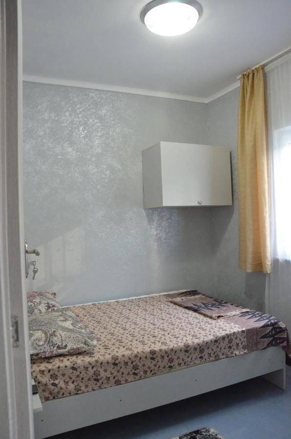 Hostel California Batumi Exterior photo