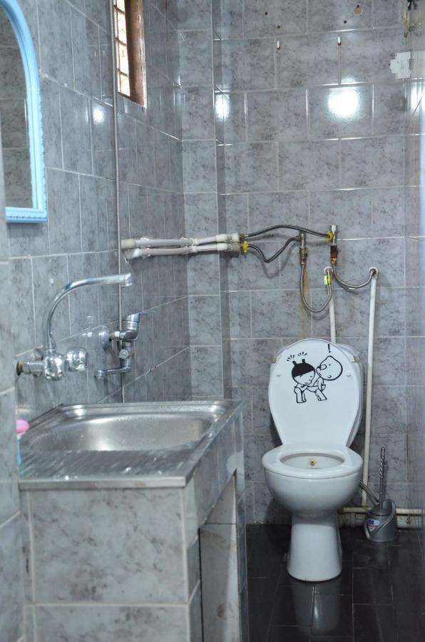 Hostel California Batumi Exterior photo