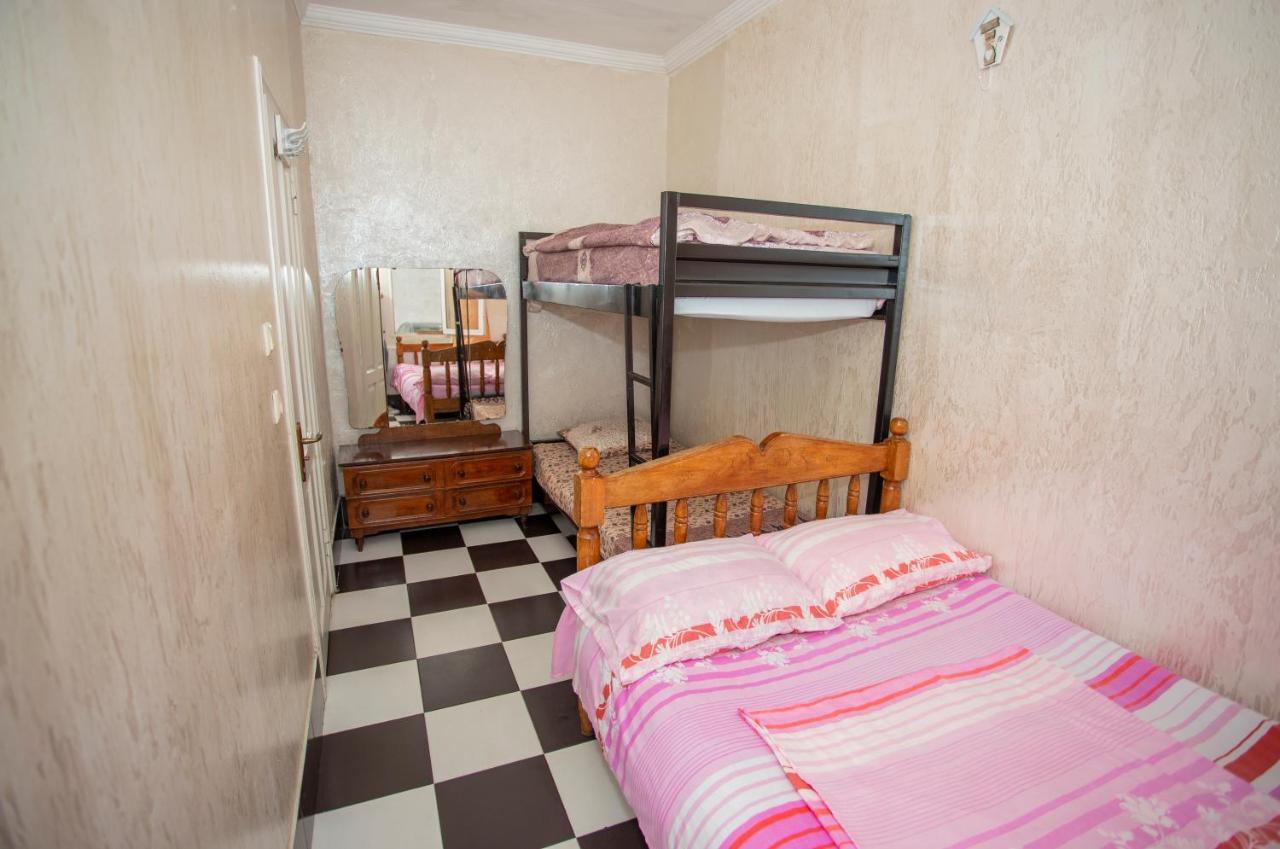 Hostel California Batumi Exterior photo