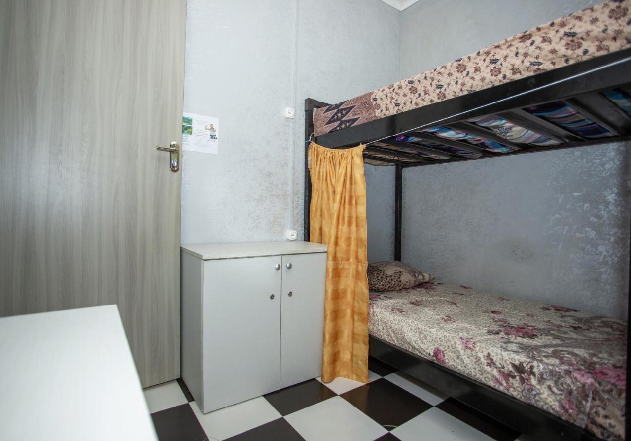 Hostel California Batumi Exterior photo