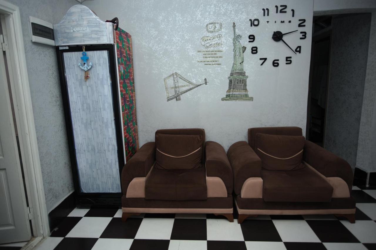 Hostel California Batumi Exterior photo